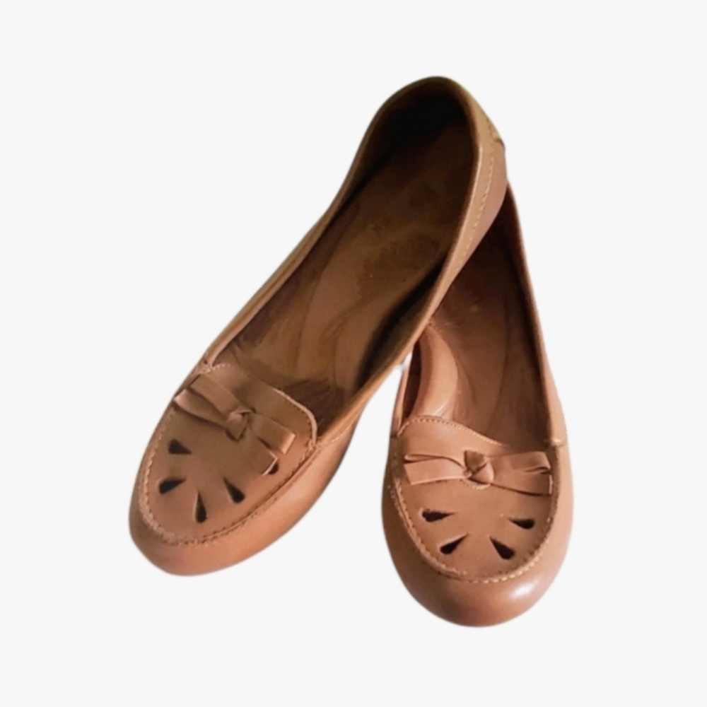 BORN womens slip on Tan loafers.